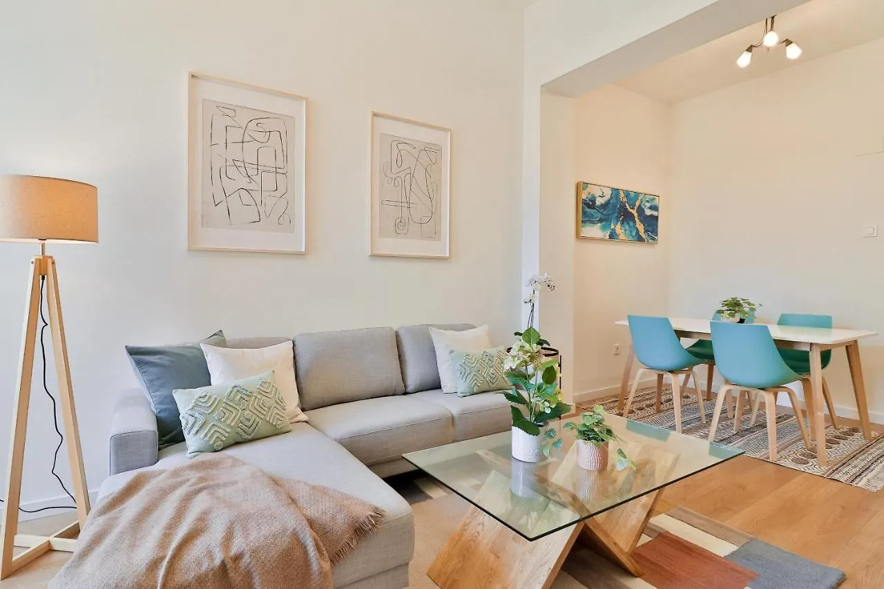 C74 - Marvelous 3 Bedroom Apartment In Historical Málaga