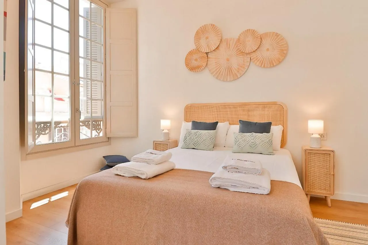 C74 - Marvelous 3 Bedroom Apartment In Historical Málaga
